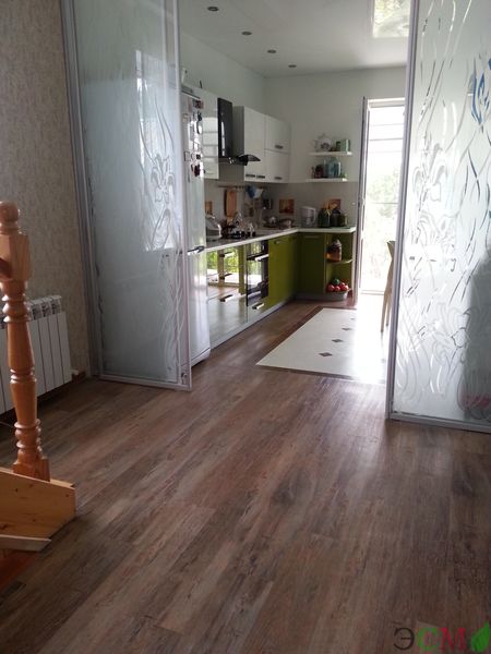 Кварцвиниловая плитка в интерьере квартиры в Анапе