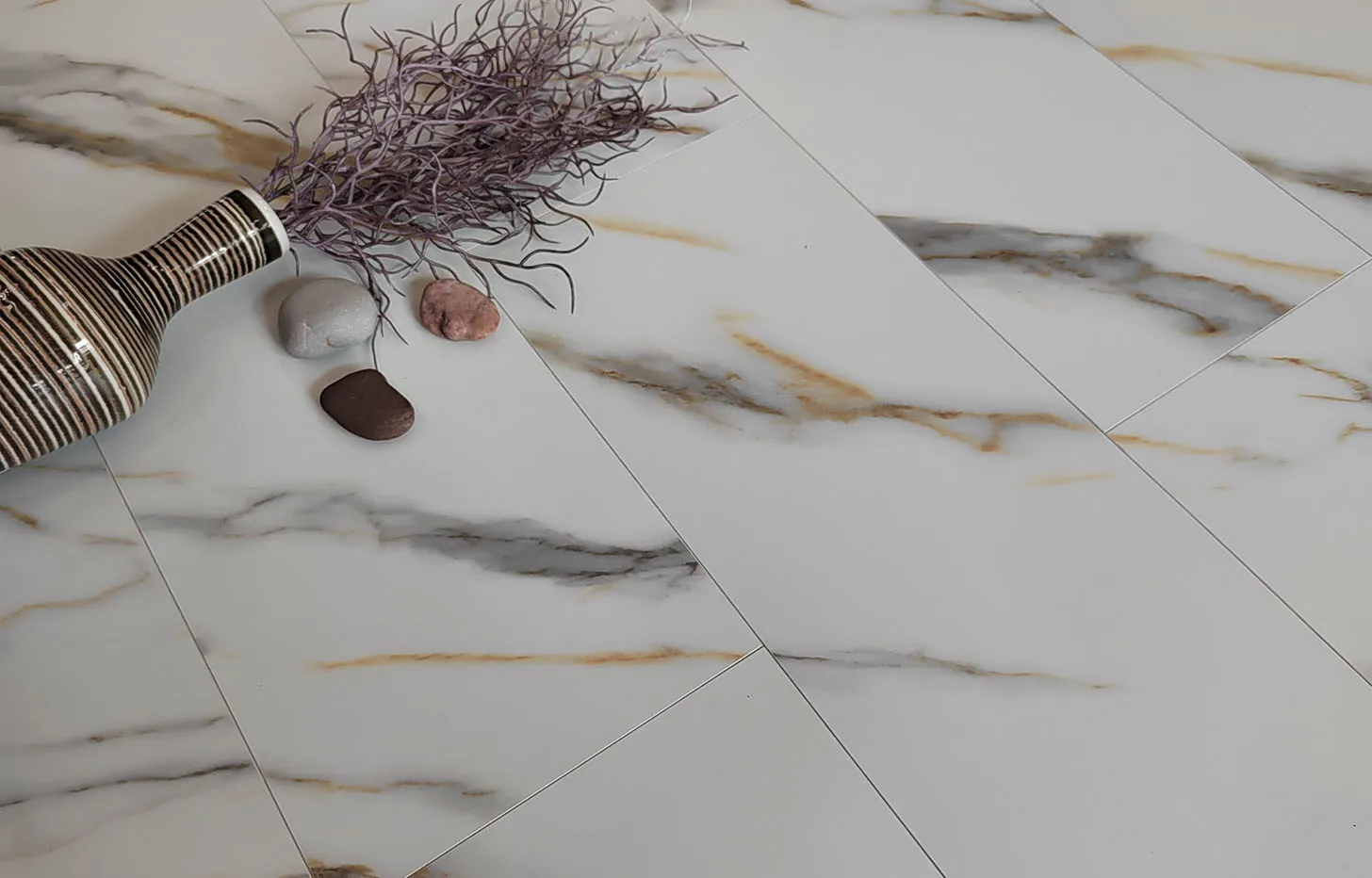Ламинат Stone Floor Мрамор Бело-золотой