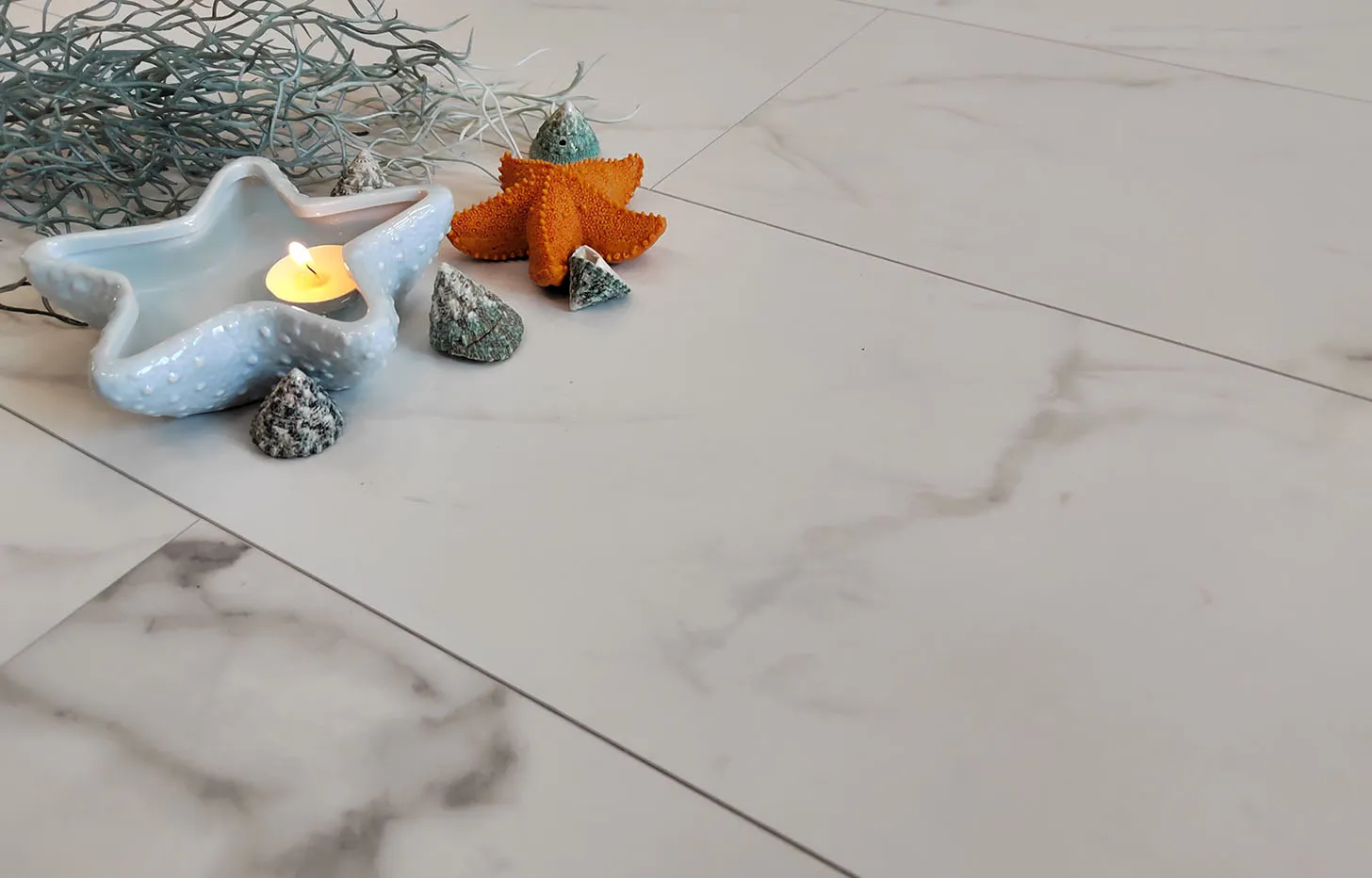 Ламинат Stone Floor Бело-серый Мрамор